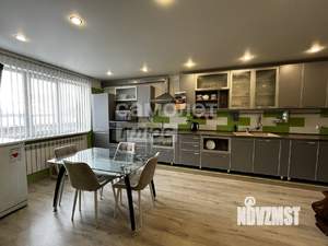 Дом 302м², 2-этажный, участок 8 сот.  