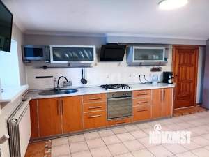 Дом 195м², 2-этажный, участок 10 сот.  