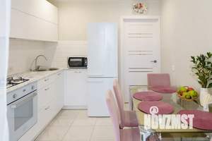 1-к квартира, посуточно, 42м2, 7/10 этаж