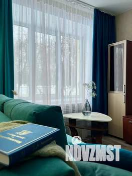 Студия квартира, посуточно, 32м2, 1/4 этаж