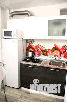 Студия квартира, посуточно, 38м2, 1/5 этаж