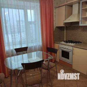 1-к квартира, посуточно, 44м2, 7/10 этаж
