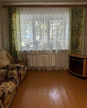 2-к квартира, вторичка, 42м2, 1/4 этаж