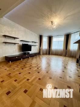 3-к квартира, вторичка, 184м2, 3/6 этаж